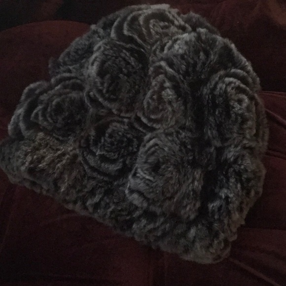 REAL KNITTED REX RABBIT CHINCHILLA ROSE BEANNIE - Picture 7 of 7